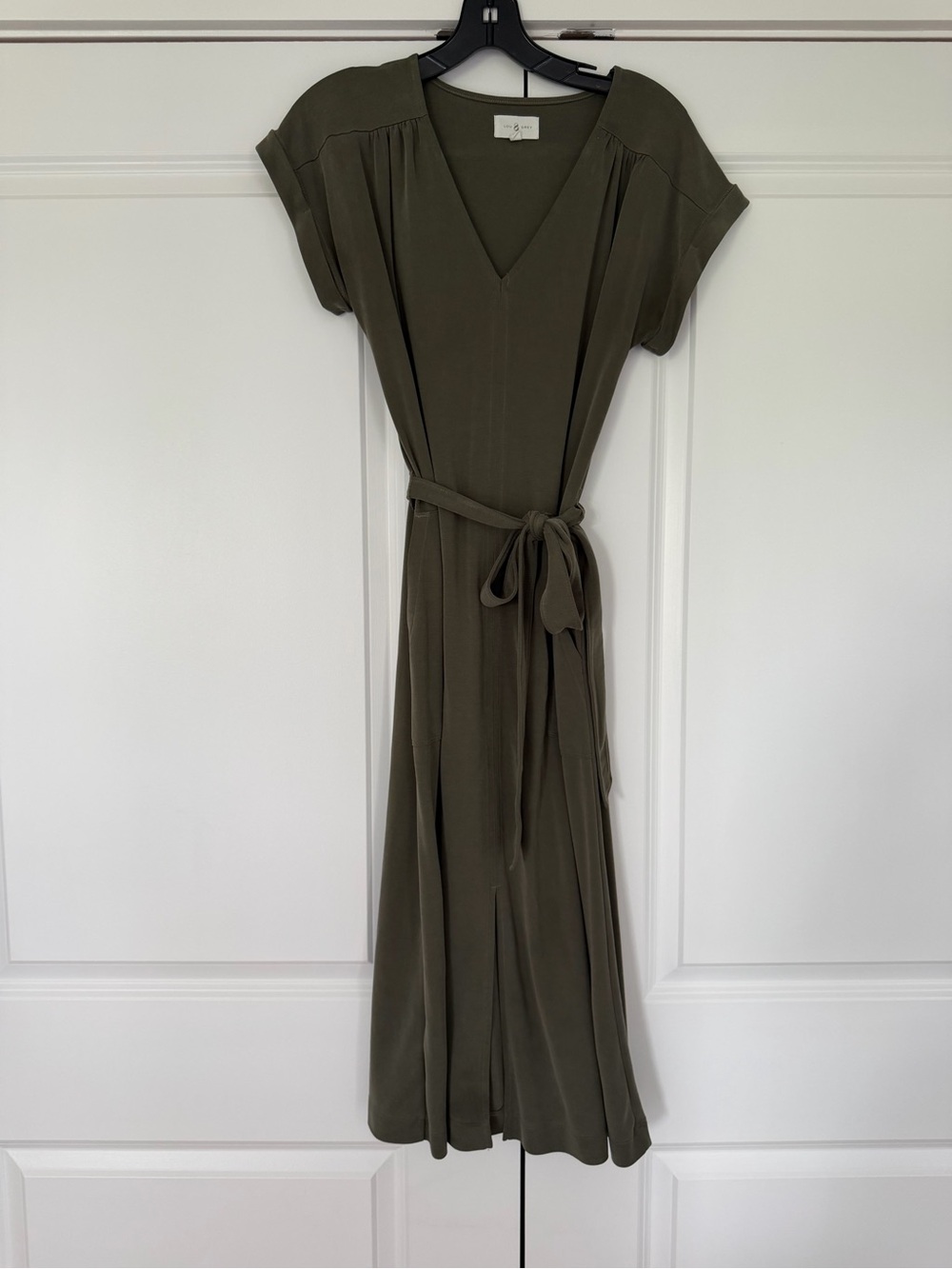 Lou & Grey Olive Tie-Waist V-Neck Midi Dress